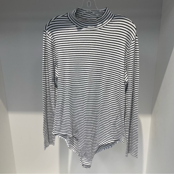 Plus size white and black striped turtleneck bodysuit size 3x - Picture 2 of 4